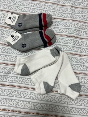 GAP No-Show Socks Pack — Gray, White with Red & Navy Accents
